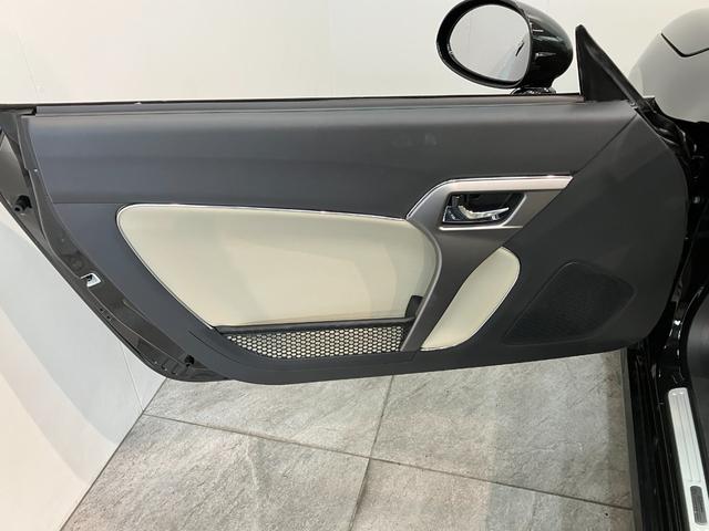 コペン２０ｔｈアニバーサリーエディション　ナビ　バックカメラフルセグナビ　ＤＶＤ再生　Ｂｌｕｅｔｏｏｔｈ　ＵＳＢ　パドルシフト　ＭＯＭＯ製ハンドル　革シート　ＢＢＳ製アルミホイール　シートヒーター　ＬＥＤ　オートライト　オートエアコン　スマートキー　ターボ（滋賀県）の中古車