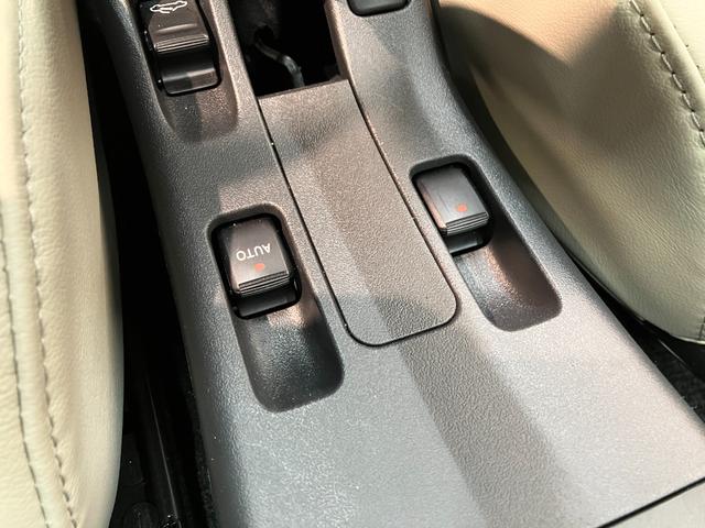 コペン２０ｔｈアニバーサリーエディション　ナビ　バックカメラフルセグナビ　ＤＶＤ再生　Ｂｌｕｅｔｏｏｔｈ　ＵＳＢ　パドルシフト　ＭＯＭＯ製ハンドル　革シート　ＢＢＳ製アルミホイール　シートヒーター　ＬＥＤ　オートライト　オートエアコン　スマートキー　ターボ（滋賀県）の中古車