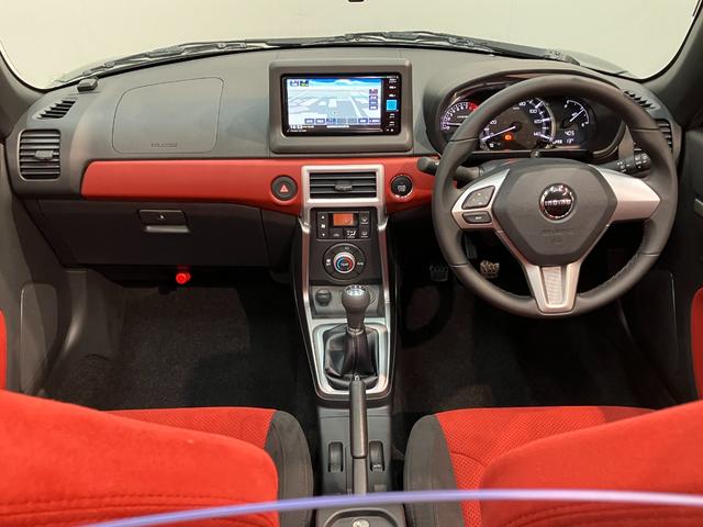 コペンセロＳ　５ＭＴ　フルセグナビ　ＭＯＭＯステ　届出済未使用車リヤコーナーセンサー　フルセグナビ　ＤＶＤ　Ｂｌｕｅｔｏｏｔｈ　ＵＳＢ　シートヒーター　オートライト　ビルシュタイン製ショックアブソーバー　レカロシート　ＭＯＭＯ製ステアリング（滋賀県）の中古車