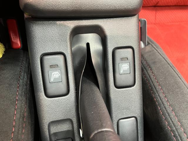 コペンセロＳ　５ＭＴ　フルセグナビ　ＭＯＭＯステ　届出済未使用車リヤコーナーセンサー　フルセグナビ　ＤＶＤ　Ｂｌｕｅｔｏｏｔｈ　ＵＳＢ　シートヒーター　オートライト　ビルシュタイン製ショックアブソーバー　レカロシート　ＭＯＭＯ製ステアリング（滋賀県）の中古車