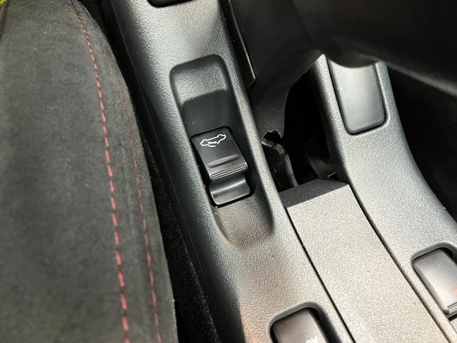 コペンセロＳ　５ＭＴ　フルセグナビ　ＭＯＭＯステ　届出済未使用車リヤコーナーセンサー　フルセグナビ　ＤＶＤ　Ｂｌｕｅｔｏｏｔｈ　ＵＳＢ　シートヒーター　オートライト　ビルシュタイン製ショックアブソーバー　レカロシート　ＭＯＭＯ製ステアリング（滋賀県）の中古車