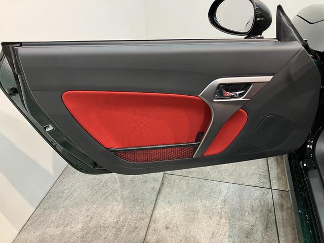 コペンセロＳ　５ＭＴ　フルセグナビ　ＭＯＭＯステ　届出済未使用車リヤコーナーセンサー　フルセグナビ　ＤＶＤ　Ｂｌｕｅｔｏｏｔｈ　ＵＳＢ　シートヒーター　オートライト　ビルシュタイン製ショックアブソーバー　レカロシート　ＭＯＭＯ製ステアリング（滋賀県）の中古車