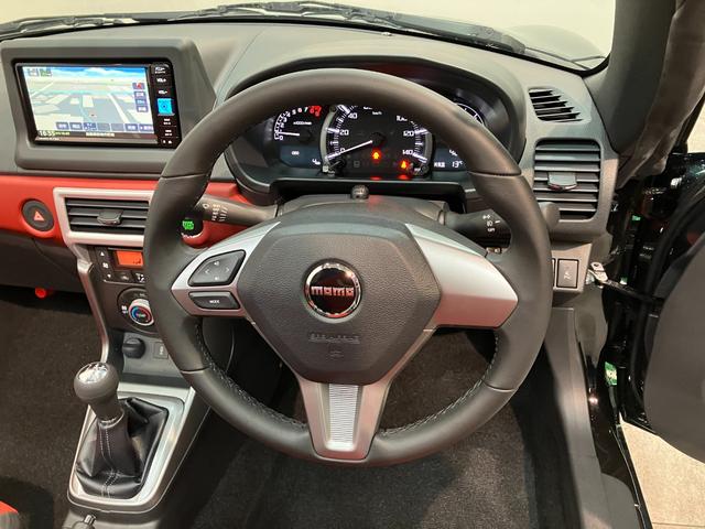 コペンセロＳ　５ＭＴ　フルセグナビ　ＭＯＭＯステ　届出済未使用車リヤコーナーセンサー　フルセグナビ　ＤＶＤ　Ｂｌｕｅｔｏｏｔｈ　ＵＳＢ　シートヒーター　オートライト　ビルシュタイン製ショックアブソーバー　レカロシート　ＭＯＭＯ製ステアリング（滋賀県）の中古車