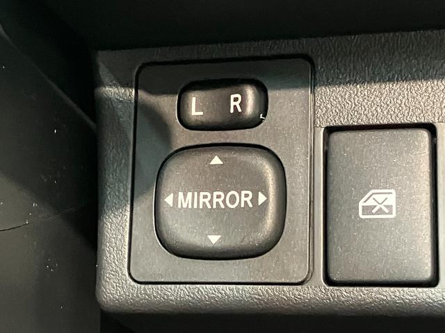 コペンセロＳ　５ＭＴ　フルセグナビ　ＭＯＭＯステ　届出済未使用車リヤコーナーセンサー　フルセグナビ　ＤＶＤ　Ｂｌｕｅｔｏｏｔｈ　ＵＳＢ　シートヒーター　オートライト　ビルシュタイン製ショックアブソーバー　レカロシート　ＭＯＭＯ製ステアリング（滋賀県）の中古車