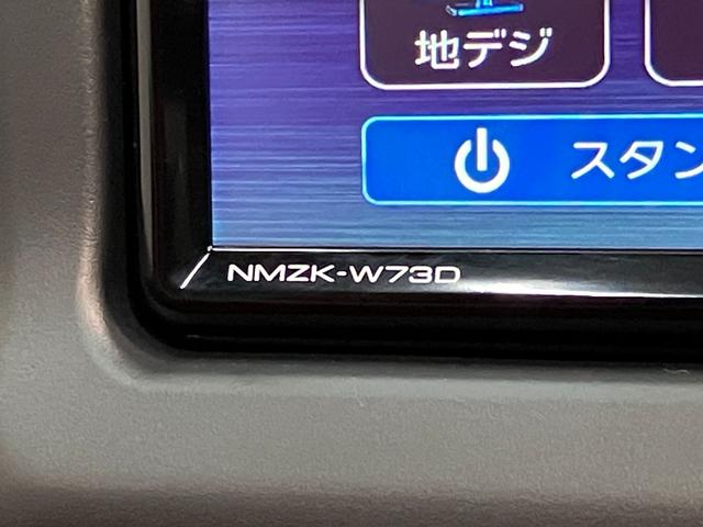 コペンセロＳ　５ＭＴ　フルセグナビ　ＭＯＭＯステ　届出済未使用車リヤコーナーセンサー　フルセグナビ　ＤＶＤ　Ｂｌｕｅｔｏｏｔｈ　ＵＳＢ　シートヒーター　オートライト　ビルシュタイン製ショックアブソーバー　レカロシート　ＭＯＭＯ製ステアリング（滋賀県）の中古車