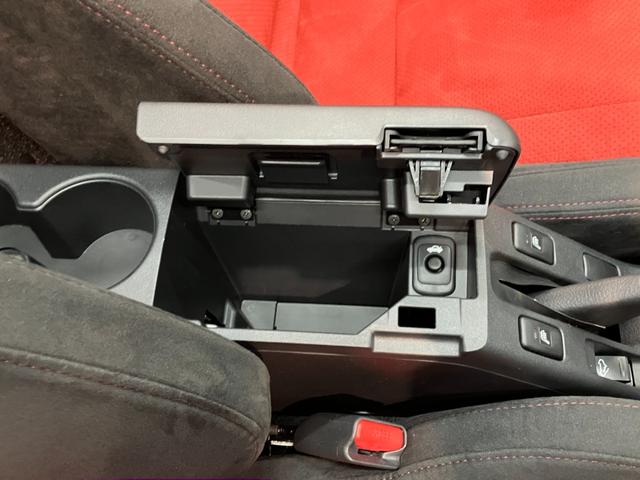 コペンセロＳ　５ＭＴ　フルセグナビ　ＭＯＭＯステ　届出済未使用車リヤコーナーセンサー　フルセグナビ　ＤＶＤ　Ｂｌｕｅｔｏｏｔｈ　ＵＳＢ　シートヒーター　オートライト　ビルシュタイン製ショックアブソーバー　レカロシート　ＭＯＭＯ製ステアリング（滋賀県）の中古車