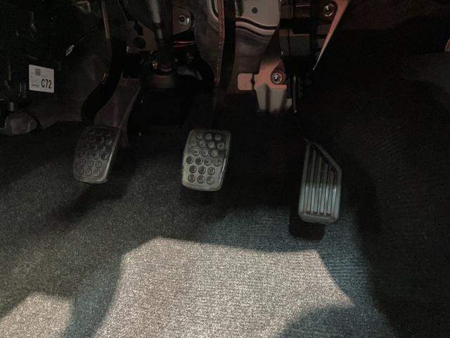 コペンセロＳ　５ＭＴ　フルセグナビ　ＭＯＭＯステ　届出済未使用車リヤコーナーセンサー　フルセグナビ　ＤＶＤ　Ｂｌｕｅｔｏｏｔｈ　ＵＳＢ　シートヒーター　オートライト　ビルシュタイン製ショックアブソーバー　レカロシート　ＭＯＭＯ製ステアリング（滋賀県）の中古車