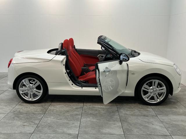 コペンセロ　５ＭＴ　フルセグナビ　届出済未使用車電動オープンルーフ　リヤコーナーセンサー　フルセグナビ　ＤＶＤ再生　Ｂｌｕｅｔｏｏｔｈ　ＵＳＢ　シートヒーター　ＬＥＤヘッドライト　オートライト　スマートキー　オートエアコン　エコアイドル（滋賀県）の中古車