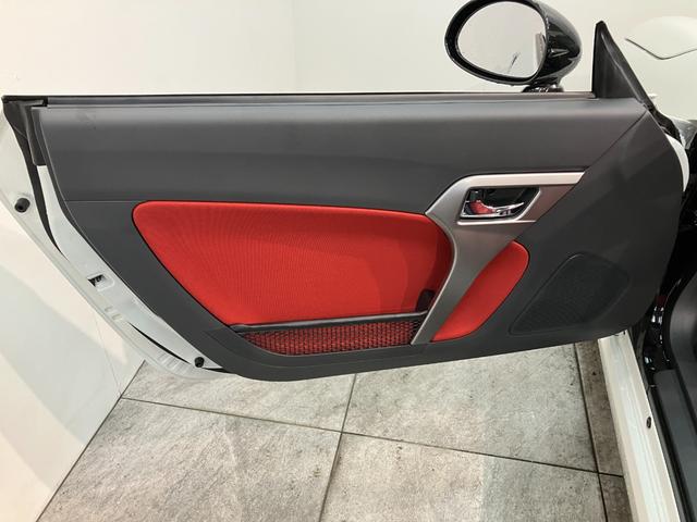 コペンセロ　５ＭＴ　フルセグナビ　届出済未使用車電動オープンルーフ　リヤコーナーセンサー　フルセグナビ　ＤＶＤ再生　Ｂｌｕｅｔｏｏｔｈ　ＵＳＢ　シートヒーター　ＬＥＤヘッドライト　オートライト　スマートキー　オートエアコン　エコアイドル（滋賀県）の中古車