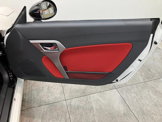 コペンセロ　５ＭＴ　フルセグナビ　届出済未使用車電動オープンルーフ　リヤコーナーセンサー　フルセグナビ　ＤＶＤ再生　Ｂｌｕｅｔｏｏｔｈ　ＵＳＢ　シートヒーター　ＬＥＤヘッドライト　オートライト　スマートキー　オートエアコン　エコアイドル（滋賀県）の中古車