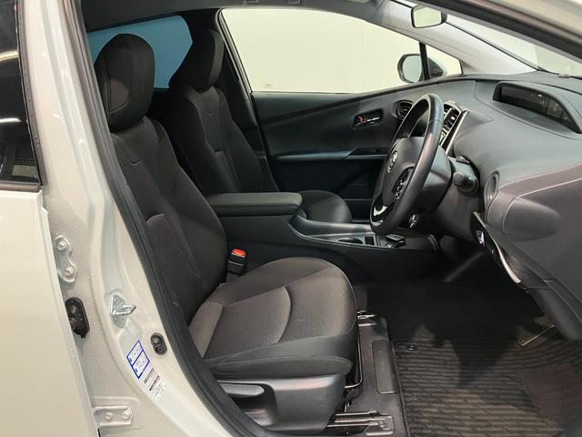 プリウスＳ　９型フルセグナビ　バックカメラ　レーダークルコントヨタセーフティセンス　９型フルセグナビ　バックカメラ　ＤＶＤ再生　Ｂｌｕｅｔｏｏｔｈ　ＥＴＣ　レーダークルーズコントロール　オートエアコン　オートライト　スマートキー　ＬＥＤ（滋賀県）の中古車