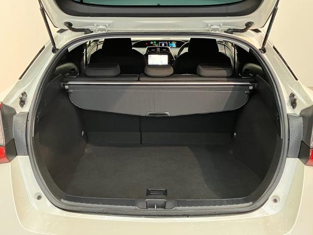 プリウスＳ　９型フルセグナビ　バックカメラ　レーダークルコントヨタセーフティセンス　９型フルセグナビ　バックカメラ　ＤＶＤ再生　Ｂｌｕｅｔｏｏｔｈ　ＥＴＣ　レーダークルーズコントロール　オートエアコン　オートライト　スマートキー　ＬＥＤ（滋賀県）の中古車