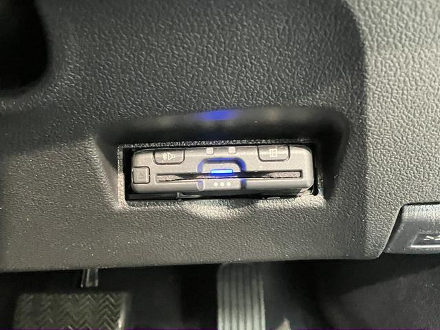 プリウスＳ　９型フルセグナビ　バックカメラ　レーダークルコントヨタセーフティセンス　９型フルセグナビ　バックカメラ　ＤＶＤ再生　Ｂｌｕｅｔｏｏｔｈ　ＥＴＣ　レーダークルーズコントロール　オートエアコン　オートライト　スマートキー　ＬＥＤ（滋賀県）の中古車