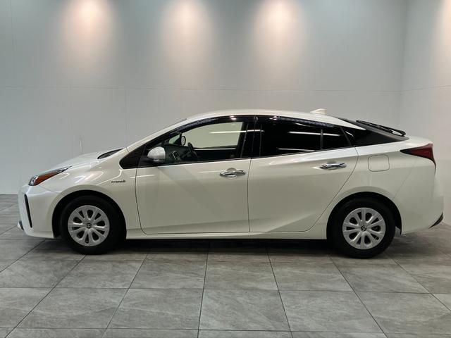 プリウスＳ　９型フルセグナビ　バックカメラ　レーダークルコントヨタセーフティセンス　９型フルセグナビ　バックカメラ　ＤＶＤ再生　Ｂｌｕｅｔｏｏｔｈ　ＥＴＣ　レーダークルーズコントロール　オートエアコン　オートライト　スマートキー　ＬＥＤ（滋賀県）の中古車