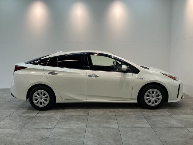 プリウスＳ　９型フルセグナビ　バックカメラ　レーダークルコントヨタセーフティセンス　９型フルセグナビ　バックカメラ　ＤＶＤ再生　Ｂｌｕｅｔｏｏｔｈ　ＥＴＣ　レーダークルーズコントロール　オートエアコン　オートライト　スマートキー　ＬＥＤ（滋賀県）の中古車