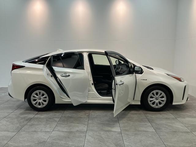 プリウスＳ　９型フルセグナビ　バックカメラ　レーダークルコントヨタセーフティセンス　９型フルセグナビ　バックカメラ　ＤＶＤ再生　Ｂｌｕｅｔｏｏｔｈ　ＥＴＣ　レーダークルーズコントロール　オートエアコン　オートライト　スマートキー　ＬＥＤ（滋賀県）の中古車