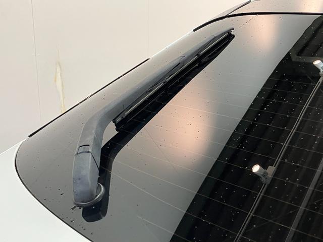 プリウスＳ　９型フルセグナビ　バックカメラ　レーダークルコントヨタセーフティセンス　９型フルセグナビ　バックカメラ　ＤＶＤ再生　Ｂｌｕｅｔｏｏｔｈ　ＥＴＣ　レーダークルーズコントロール　オートエアコン　オートライト　スマートキー　ＬＥＤ（滋賀県）の中古車