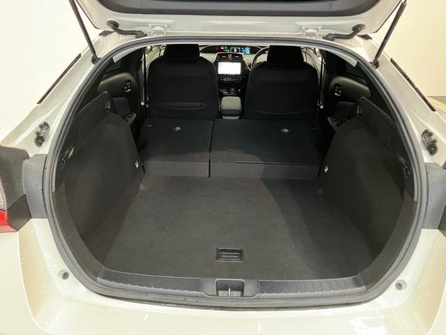 プリウスＳ　９型フルセグナビ　バックカメラ　レーダークルコントヨタセーフティセンス　９型フルセグナビ　バックカメラ　ＤＶＤ再生　Ｂｌｕｅｔｏｏｔｈ　ＥＴＣ　レーダークルーズコントロール　オートエアコン　オートライト　スマートキー　ＬＥＤ（滋賀県）の中古車