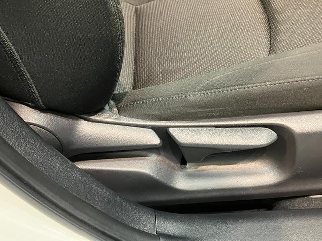 プリウスＳ　９型フルセグナビ　バックカメラ　レーダークルコントヨタセーフティセンス　９型フルセグナビ　バックカメラ　ＤＶＤ再生　Ｂｌｕｅｔｏｏｔｈ　ＥＴＣ　レーダークルーズコントロール　オートエアコン　オートライト　スマートキー　ＬＥＤ（滋賀県）の中古車