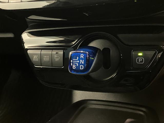 プリウスＳ　９型フルセグナビ　バックカメラ　レーダークルコントヨタセーフティセンス　９型フルセグナビ　バックカメラ　ＤＶＤ再生　Ｂｌｕｅｔｏｏｔｈ　ＥＴＣ　レーダークルーズコントロール　オートエアコン　オートライト　スマートキー　ＬＥＤ（滋賀県）の中古車