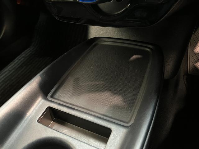 プリウスＳ　９型フルセグナビ　バックカメラ　レーダークルコントヨタセーフティセンス　９型フルセグナビ　バックカメラ　ＤＶＤ再生　Ｂｌｕｅｔｏｏｔｈ　ＥＴＣ　レーダークルーズコントロール　オートエアコン　オートライト　スマートキー　ＬＥＤ（滋賀県）の中古車