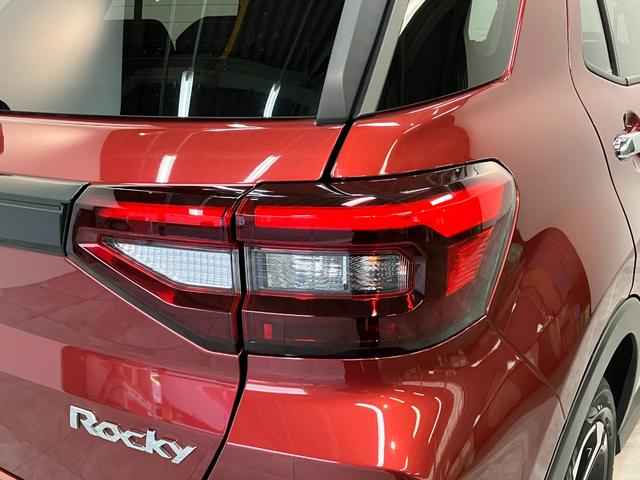 ロッキープレミアムＧ　ＨＥＶ　９型ディスプレイオーディオ　Ｐカメラ衝突被害軽減ブレーキ　コーナーセンサー　９型ディスプレイオーディオ　フルセグ　パノラマカメラ　Ｂｌｕｅｔｏｏｔｈ　ＵＳＢ　前後ドラレコ　前席シートヒーター　電動パーキング　ＬＥＤ　クルーズコントロール（滋賀県）の中古車