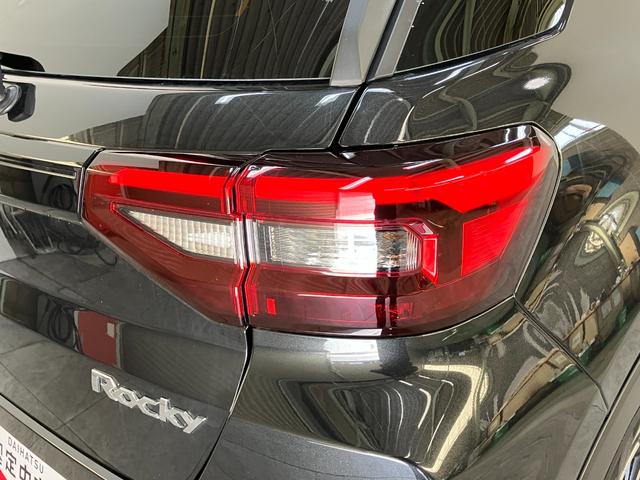 ロッキープレミアムＧ　ＨＥＶ　９型ディスプレイオーディオ　Ｐカメラ衝突被害軽減ブレーキ　コーナーセンサー　ディスプレイオーディオ　フルセグ　パノラマカメラ　Ｂｌｕｅｔｏｏｔｈ　ＵＳＢ　ドラレコ　前席シートヒーター　レーダークルーズコントロール　電動パーキングブレーキ（滋賀県）の中古車