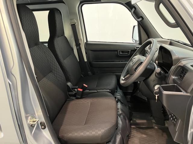 ハイゼットカーゴＤＸ　４ＷＤ　コーナーセンサー　キーレスエントリー衝突被害軽減ブレーキ　スマアシ　コーナーセンサー　前席パワーウインドウ　ＡＭ／ＦＭステレオ　両側スライドドア　パートタイム４ＷＤ　オートライト　マニュアルレベリング（滋賀県）の中古車