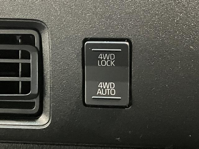 ハイゼットカーゴＤＸ　４ＷＤ　コーナーセンサー　キーレスエントリー衝突被害軽減ブレーキ　スマアシ　コーナーセンサー　前席パワーウインドウ　ＡＭ／ＦＭステレオ　両側スライドドア　パートタイム４ＷＤ　オートライト　マニュアルレベリング（滋賀県）の中古車