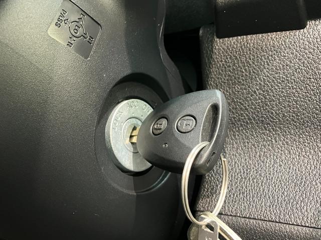 ハイゼットカーゴＤＸ　４ＷＤ　コーナーセンサー　キーレスエントリー衝突被害軽減ブレーキ　スマアシ　コーナーセンサー　前席パワーウインドウ　ＡＭ／ＦＭステレオ　両側スライドドア　パートタイム４ＷＤ　オートライト　マニュアルレベリング（滋賀県）の中古車