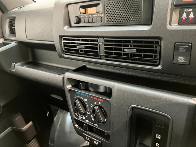 ハイゼットカーゴＤＸ　４ＷＤ　コーナーセンサー　キーレスエントリー衝突被害軽減ブレーキ　スマアシ　コーナーセンサー　前席パワーウインドウ　ＡＭ／ＦＭステレオ　両側スライドドア　パートタイム４ＷＤ　オートライト　マニュアルレベリング（滋賀県）の中古車