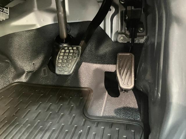 ハイゼットカーゴＤＸ　４ＷＤ　コーナーセンサー　キーレスエントリー衝突被害軽減ブレーキ　スマアシ　コーナーセンサー　前席パワーウインドウ　ＡＭ／ＦＭステレオ　両側スライドドア　パートタイム４ＷＤ　オートライト　マニュアルレベリング（滋賀県）の中古車