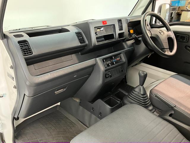 ハイゼットトラックスタンダード　５ＭＴ　パートタイム４ＷＤ　ＡＭ／ＦＭラジオパートタイム４ＷＤ　ＡＭ／ＦＭラジオ　マニュアルエアコン　マニュアルレベリング　５速マニュアルミッション　タイヤ４本新品交換済み（滋賀県）の中古車