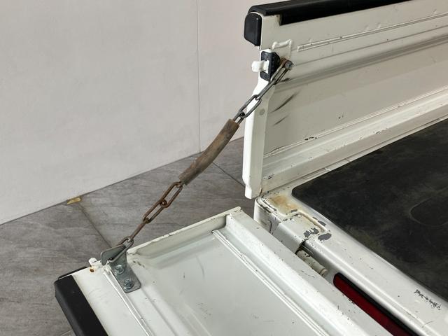 ハイゼットトラックスタンダード　５ＭＴ　パートタイム４ＷＤ　ＡＭ／ＦＭラジオパートタイム４ＷＤ　ＡＭ／ＦＭラジオ　マニュアルエアコン　マニュアルレベリング　５速マニュアルミッション　タイヤ４本新品交換済み（滋賀県）の中古車