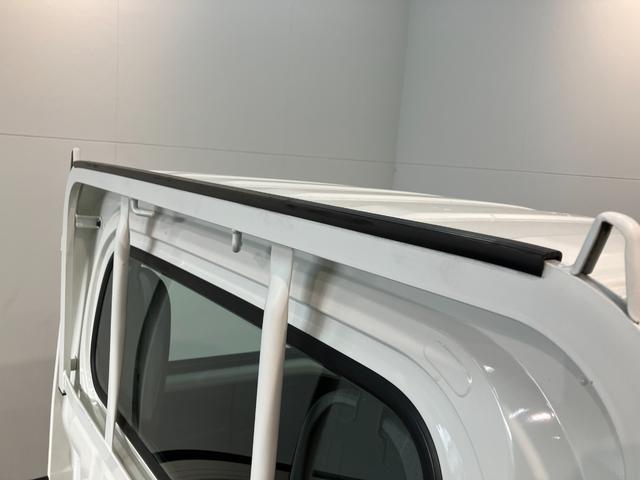 ハイゼットトラックスタンダード　５ＭＴ　パートタイム４ＷＤ　ＡＭ／ＦＭラジオパートタイム４ＷＤ　ＡＭ／ＦＭラジオ　マニュアルエアコン　マニュアルレベリング　５速マニュアルミッション　タイヤ４本新品交換済み（滋賀県）の中古車