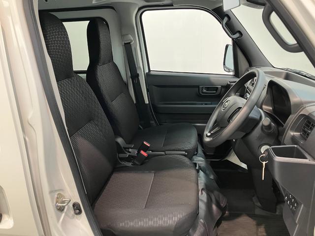 ハイゼットカーゴＤＸ　４ＷＤ　キーレス　パワーウインドウ　走行２千キロ台衝突被害軽減ブレーキ　スマアシ　コーナーセンサー　前席パワーウインドウ　ＡＭ／ＦＭステレオ　両側スライドドア　パートタイム４ＷＤ　オートライト　マニュアルレベリング（滋賀県）の中古車