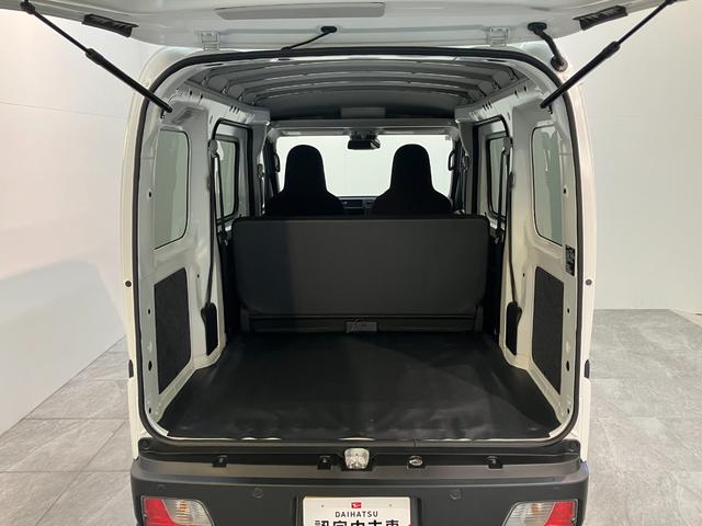ハイゼットカーゴＤＸ　４ＷＤ　キーレス　パワーウインドウ　走行２千キロ台衝突被害軽減ブレーキ　スマアシ　コーナーセンサー　前席パワーウインドウ　ＡＭ／ＦＭステレオ　両側スライドドア　パートタイム４ＷＤ　オートライト　マニュアルレベリング（滋賀県）の中古車