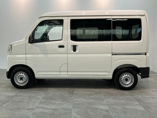 ハイゼットカーゴＤＸ　４ＷＤ　キーレス　パワーウインドウ　走行２千キロ台衝突被害軽減ブレーキ　スマアシ　コーナーセンサー　前席パワーウインドウ　ＡＭ／ＦＭステレオ　両側スライドドア　パートタイム４ＷＤ　オートライト　マニュアルレベリング（滋賀県）の中古車