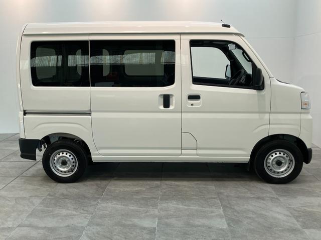 ハイゼットカーゴＤＸ　４ＷＤ　キーレス　パワーウインドウ　走行２千キロ台衝突被害軽減ブレーキ　スマアシ　コーナーセンサー　前席パワーウインドウ　ＡＭ／ＦＭステレオ　両側スライドドア　パートタイム４ＷＤ　オートライト　マニュアルレベリング（滋賀県）の中古車