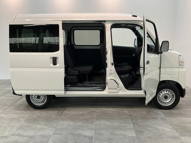 ハイゼットカーゴＤＸ　４ＷＤ　キーレス　パワーウインドウ　走行２千キロ台衝突被害軽減ブレーキ　スマアシ　コーナーセンサー　前席パワーウインドウ　ＡＭ／ＦＭステレオ　両側スライドドア　パートタイム４ＷＤ　オートライト　マニュアルレベリング（滋賀県）の中古車