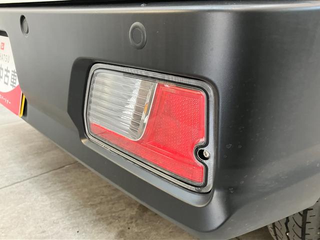 ハイゼットカーゴＤＸ　４ＷＤ　キーレス　パワーウインドウ　走行２千キロ台衝突被害軽減ブレーキ　スマアシ　コーナーセンサー　前席パワーウインドウ　ＡＭ／ＦＭステレオ　両側スライドドア　パートタイム４ＷＤ　オートライト　マニュアルレベリング（滋賀県）の中古車