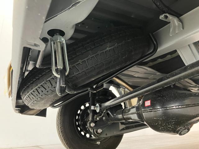 ハイゼットカーゴＤＸ　４ＷＤ　キーレス　パワーウインドウ　走行２千キロ台衝突被害軽減ブレーキ　スマアシ　コーナーセンサー　前席パワーウインドウ　ＡＭ／ＦＭステレオ　両側スライドドア　パートタイム４ＷＤ　オートライト　マニュアルレベリング（滋賀県）の中古車