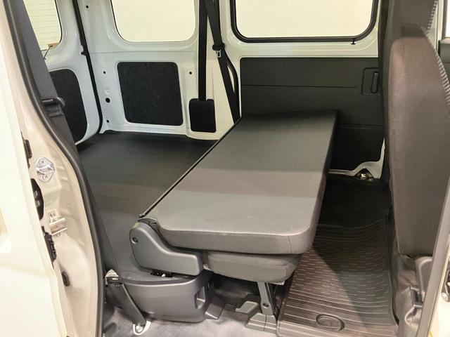 ハイゼットカーゴＤＸ　４ＷＤ　キーレス　パワーウインドウ　走行２千キロ台衝突被害軽減ブレーキ　スマアシ　コーナーセンサー　前席パワーウインドウ　ＡＭ／ＦＭステレオ　両側スライドドア　パートタイム４ＷＤ　オートライト　マニュアルレベリング（滋賀県）の中古車