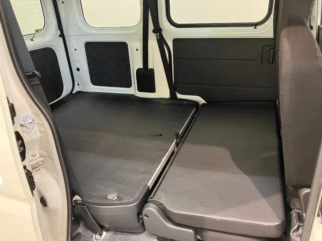 ハイゼットカーゴＤＸ　４ＷＤ　キーレス　パワーウインドウ　走行２千キロ台衝突被害軽減ブレーキ　スマアシ　コーナーセンサー　前席パワーウインドウ　ＡＭ／ＦＭステレオ　両側スライドドア　パートタイム４ＷＤ　オートライト　マニュアルレベリング（滋賀県）の中古車