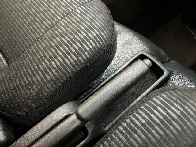 ハイゼットカーゴＤＸ　４ＷＤ　キーレス　パワーウインドウ　走行２千キロ台衝突被害軽減ブレーキ　スマアシ　コーナーセンサー　前席パワーウインドウ　ＡＭ／ＦＭステレオ　両側スライドドア　パートタイム４ＷＤ　オートライト　マニュアルレベリング（滋賀県）の中古車