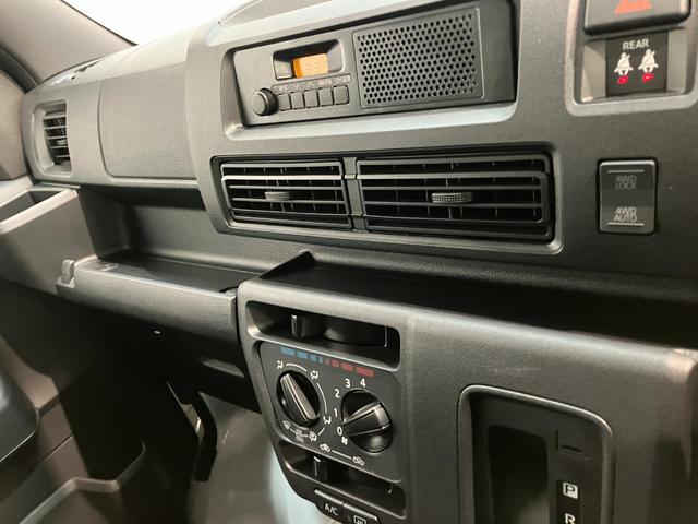 ハイゼットカーゴＤＸ　４ＷＤ　キーレス　パワーウインドウ　走行２千キロ台衝突被害軽減ブレーキ　スマアシ　コーナーセンサー　前席パワーウインドウ　ＡＭ／ＦＭステレオ　両側スライドドア　パートタイム４ＷＤ　オートライト　マニュアルレベリング（滋賀県）の中古車