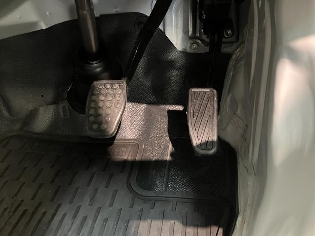 ハイゼットカーゴＤＸ　４ＷＤ　キーレス　パワーウインドウ　走行２千キロ台衝突被害軽減ブレーキ　スマアシ　コーナーセンサー　前席パワーウインドウ　ＡＭ／ＦＭステレオ　両側スライドドア　パートタイム４ＷＤ　オートライト　マニュアルレベリング（滋賀県）の中古車