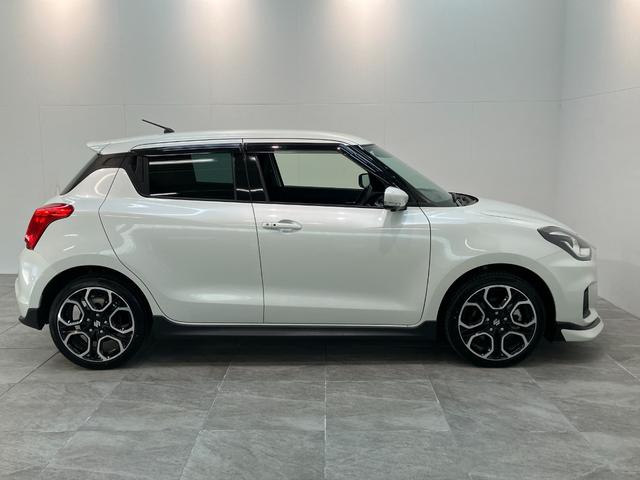スイフトスポーツベースグレード　ターボ　６ＭＴ　８型ナビ　パノラマカメラ衝突被害軽減ブレーキ　６ＭＴ車　８型フルセグナビ　パノラマカメラ　ＤＶＤ　Ｂｌｕｅｔｏｏｔｈ　ＵＳＢ　ＥＴＣ２．０　前後ドラレコ　レーダ−クルーズコントロール　シートヒーター　コーナーセンサー　ＬＥＤ（滋賀県）の中古車