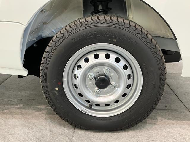 ハイゼットトラックスタンダード　４ＷＤ　ＣＶＴ　届出済未使用車衝突被害軽減ブレーキ　コーナーセンサー　パートタイム４ＷＤ　ＡＭ／ＦＭラジオ　マニュアルエアコン　マニュアルレベリング　オートライト（滋賀県）の中古車