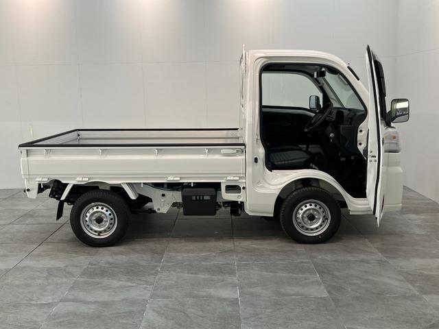 ハイゼットトラックスタンダード　４ＷＤ　ＣＶＴ　届出済未使用車衝突被害軽減ブレーキ　コーナーセンサー　パートタイム４ＷＤ　ＡＭ／ＦＭラジオ　マニュアルエアコン　マニュアルレベリング　オートライト（滋賀県）の中古車